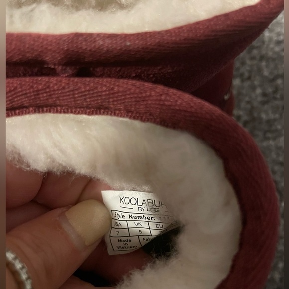 Koolaburra by UGG. Size 7. Cranberry color low boot. - Picture 7 of 7